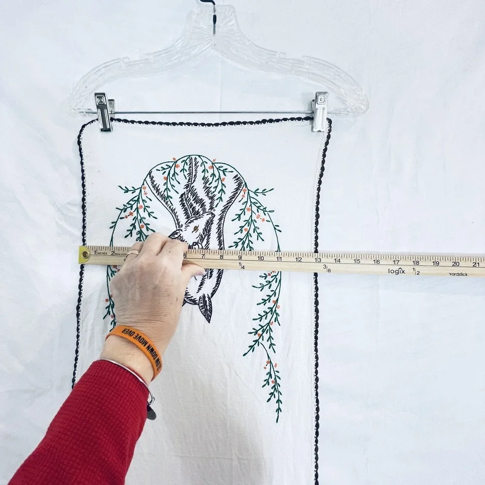 Embroidered Deer Floral Linen Table Runner Crochet Edge Country White Decor READ